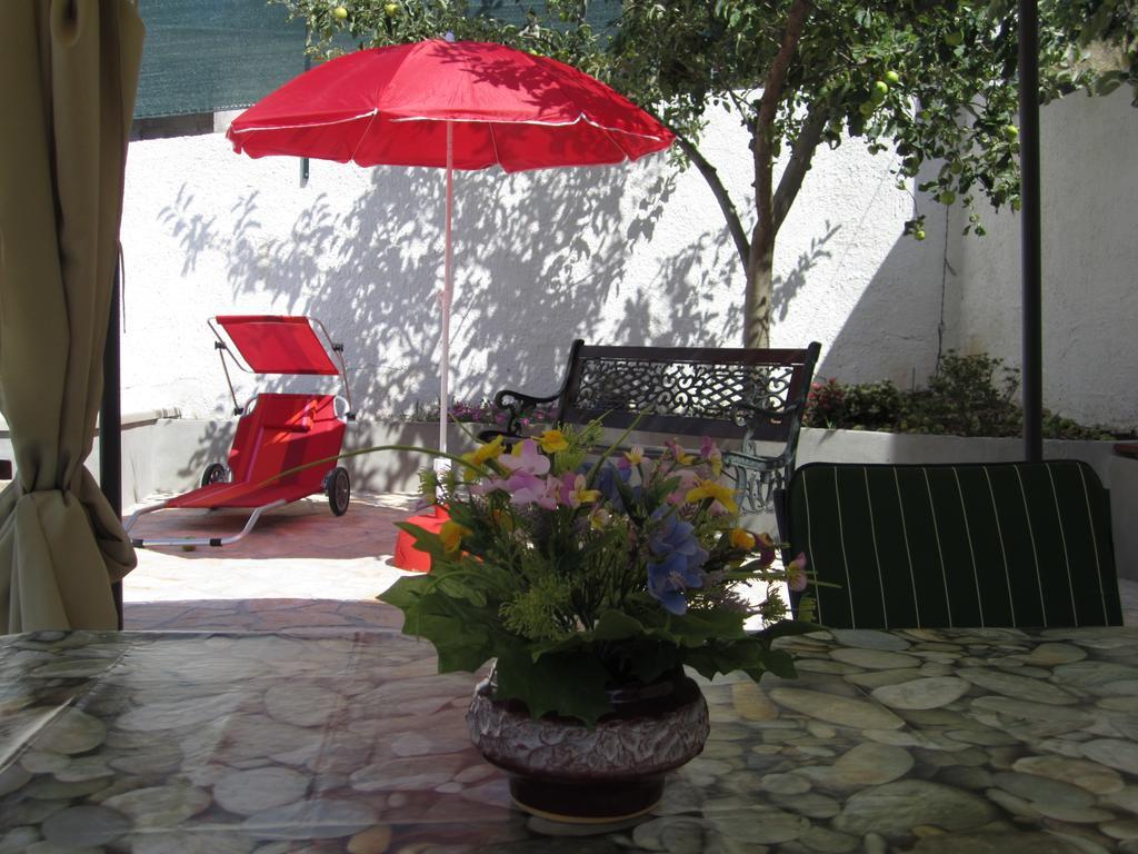 Apartments Nives Supetar Exterior foto